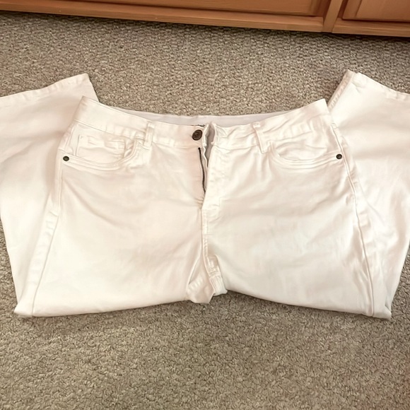 White Mid-Rise Capri Pants with Elastic/Stretchy Waist - Picture 1 of 4